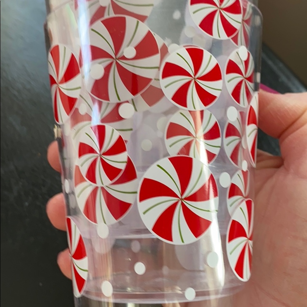 Holiday Tableware (plastic) - Picture 2 of 5